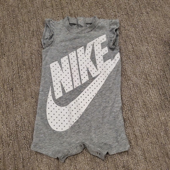 0-3 months nike onesie - Picture 1 of 2
